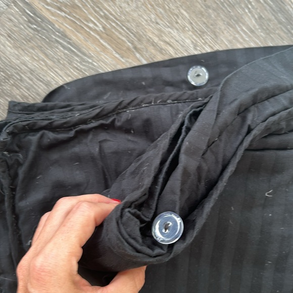 Black duvet cover with black on black stripes & 2 matching shams - Picture 2 of 3